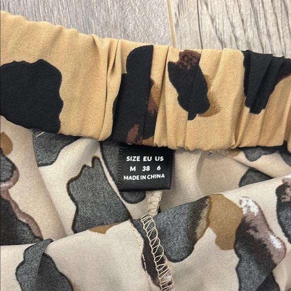 SHEIN Leopard Print Two-Piece Set - Picture 4 of 7